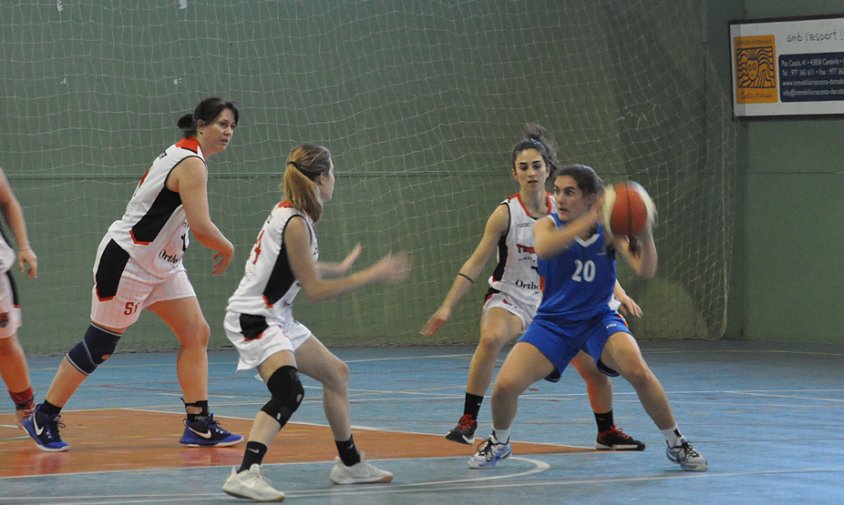 Imatge d'un partit del CB Cambrils femení, aquesta temporada