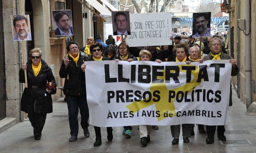 Imatge de la concentració dels Avis i Àvies de Cambrils, ahir al matí