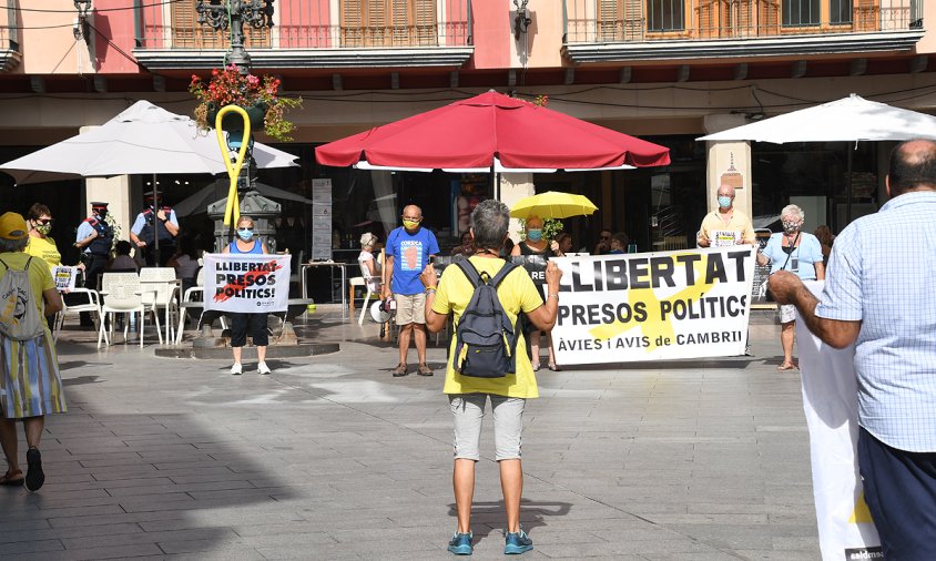 Concentració estàtica dels Avis i Àvies, ahir, a la plaça de la Vila