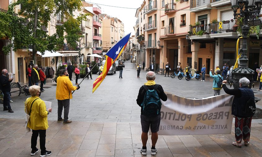 Els Avis i Àvies, ahir, a la plaça de la Vila