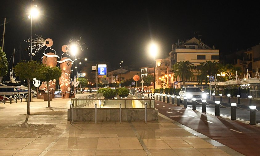 Aspecte de la façana del port de nit, a meitats d'aquest mes d'octubre