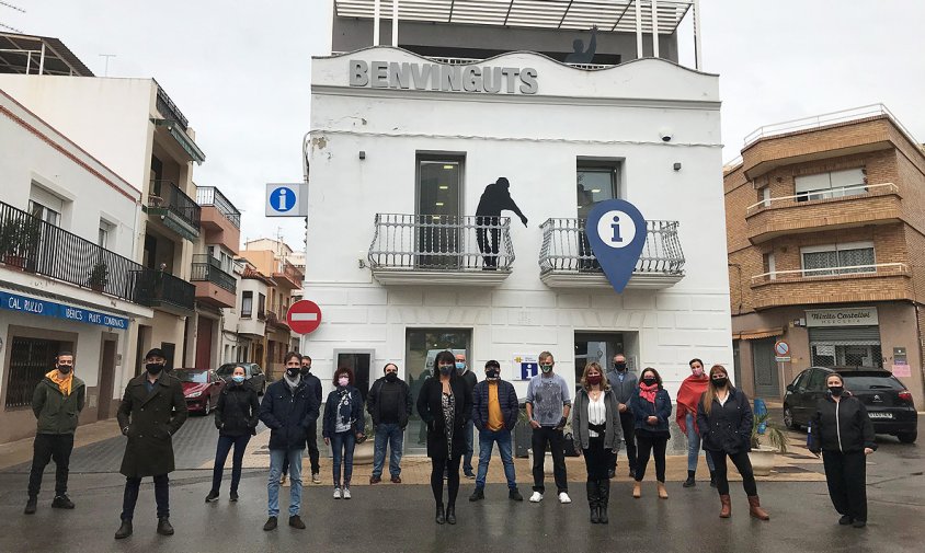 Foto de grup dels restauradors participants a la iniciativa amb la regidora María José Gómez