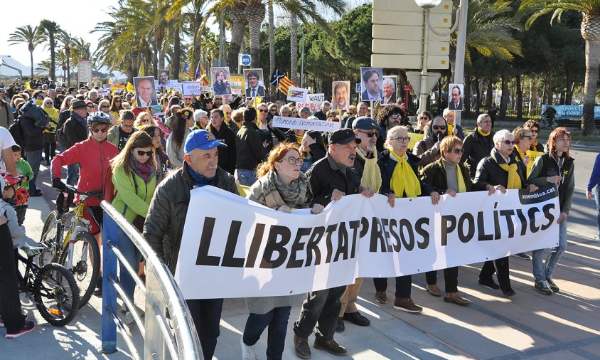 La manifestació va recórrer la façana del port