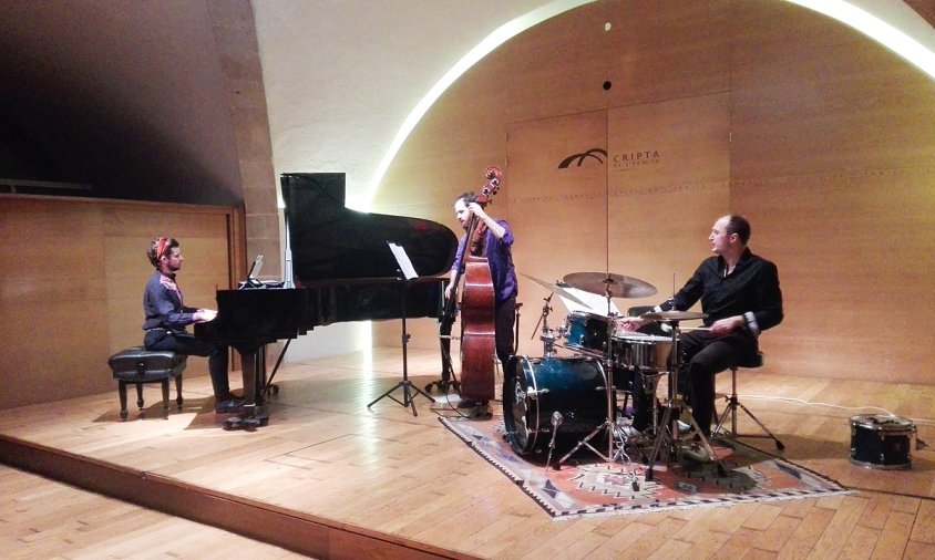 Manel Fortiàs trio van actuar ahir al vespre aq la Cripta de l'Ermita