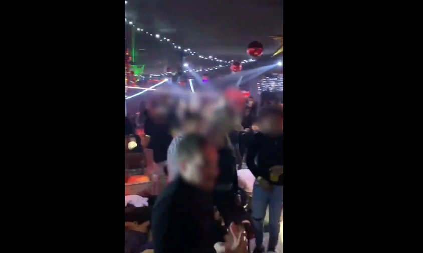 Captura d'imatge d'un vídeo de la festa a la discoteca difós per la Guàrdia Urbana de Reus