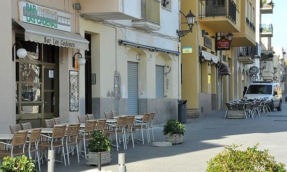 Des d'aquest gener, els fumadors han de sortir al carrer per encendre un cigarret