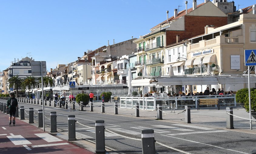 Imatge d'arxiu d'una zona de terrasses a la façana marítima del Port