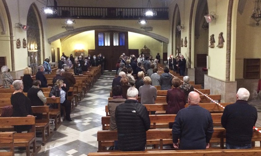 Prop d'una vuitantena de persones van assistir al viacrucis, ahir al matí