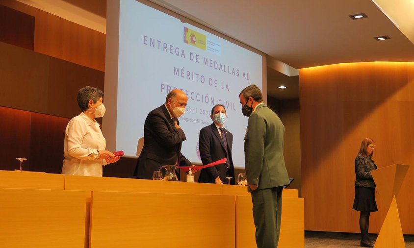 Un moment de l'acte de lliurament de les medalles al mèrit de la protecció civil