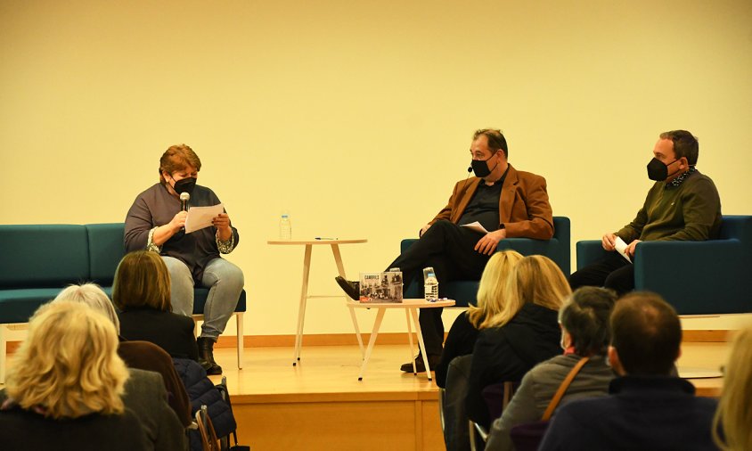 Roser Arís, Pedro Otiña i Gerard Martí, ahir, a la presentació del llibre "Cambrils desaparegut"