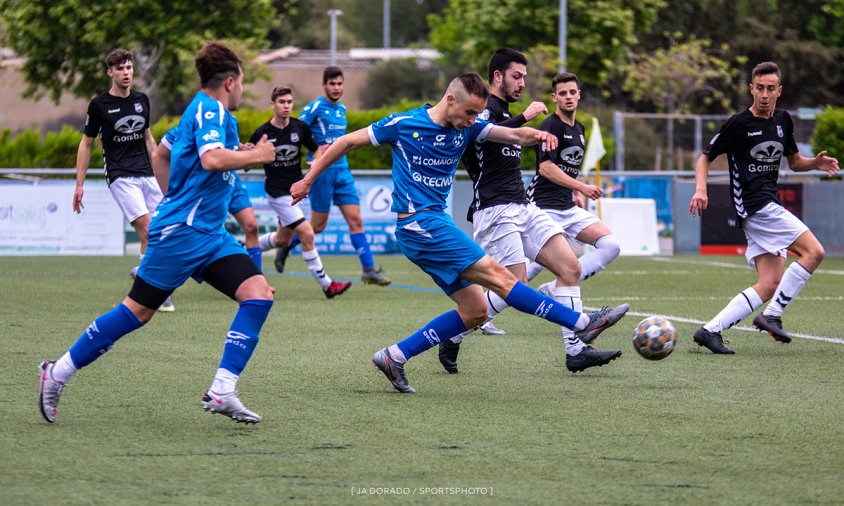 Un moment del partit entre l'equip juvenil del Cambrils Unió i la Rapitenca, el passat dissabte a la tarda