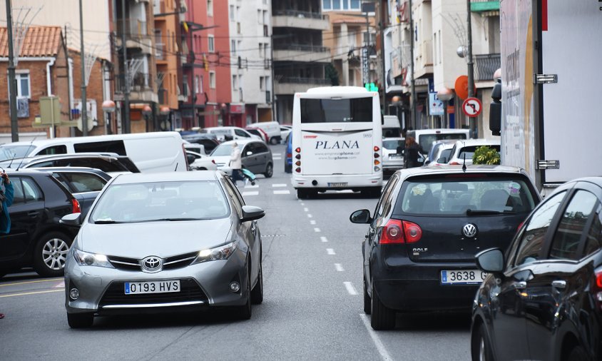 Rambla de Jaume I amb trànsit rodat de diferent índole, en una imatge d'aquest passat mes de gener