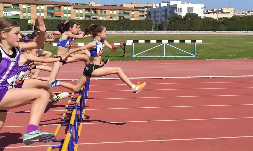 L'atleta Noa Antón encapçalant la prova dels 60 metres tanques