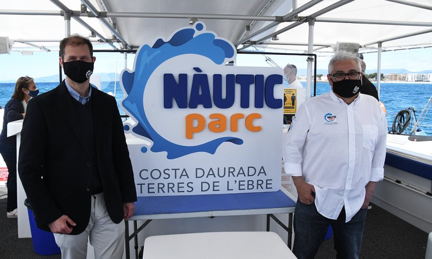 Joaquim Cristià i Jordi Rom, al costat de la nova marca comercial Nàutic Parc