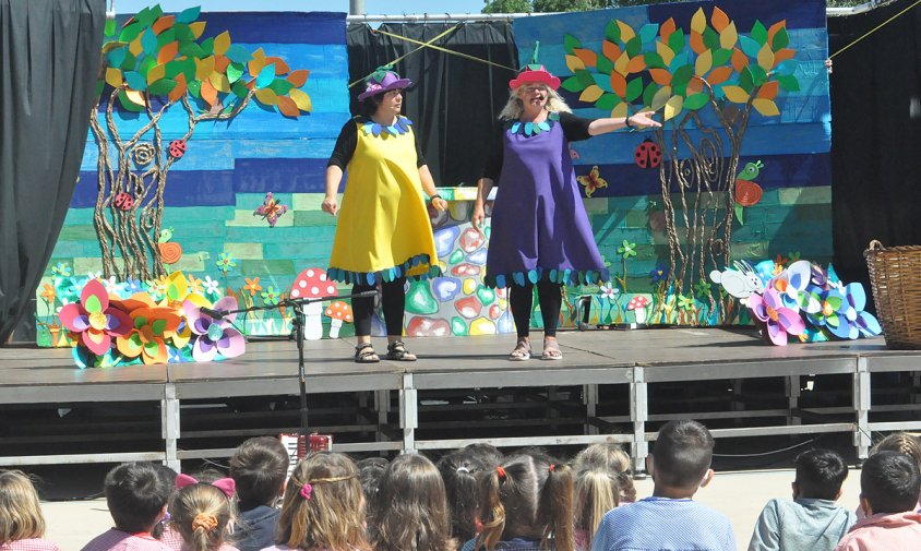 Imatge de la representació teatral de la Teca Teatre, ahir al matí, a l'escola Cambrils