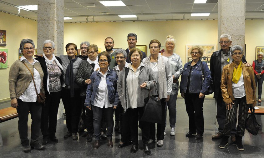 Foto de grup d'alguns dels alumnes dels tallers de pintura del Casal Municipal de la Gent Gran