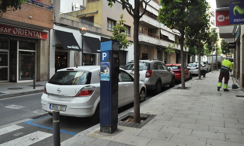 Imatge d'un parquímetre de la zona blava al carrer de Pere III