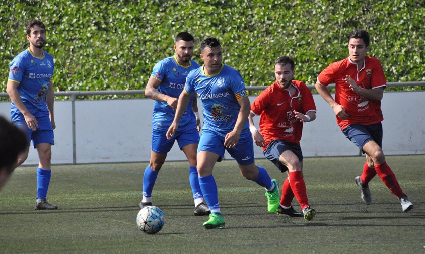 Un moment del partit entre el Cambrils Unió i el Gandesa, el passat dissabte a la tarda