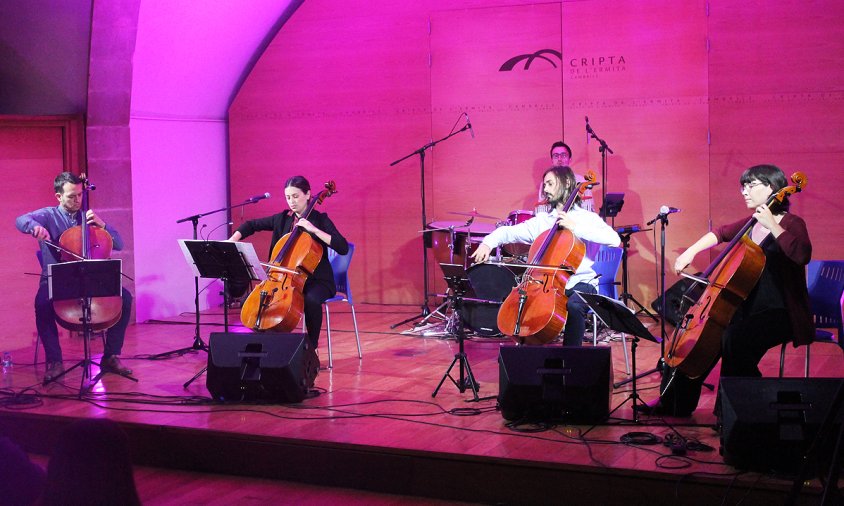 Un moment de l'actuació de Northern Cellos, ahir, a la Cripta de l'Ermita