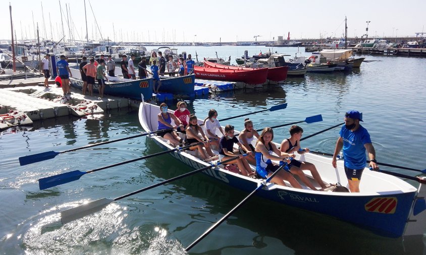 Activitat de rem dels alumnes de l'institut La Mar de la Frau amb els Vogadors Vent d'Estrop