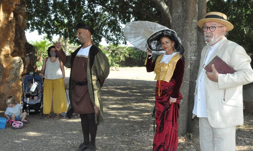 Un moment d'una de les visites teatralitzades, ahir a la tarda, al Parc Samà