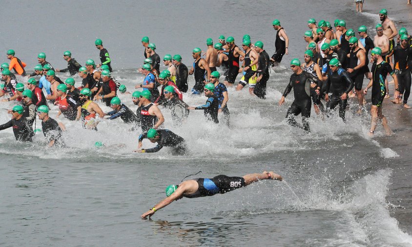 Imatge d'una de les proves de la Triatló de l'any 2019, la darrera edició que es va celebrar