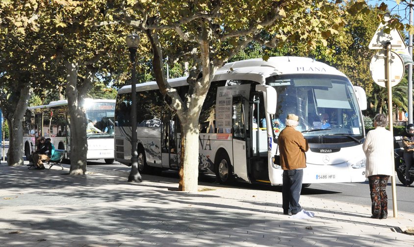 Busos a la parada del passeig la Salle