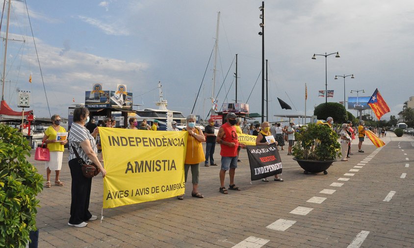 Concentració de les Àvies i Avis per la Independència, ahir a la tarda, al Port