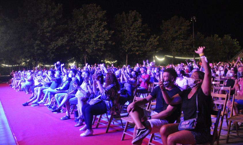 El públic d'ahir al concert de Camela, el quart del Festival Internacional de Música de Cambrils d'enguany