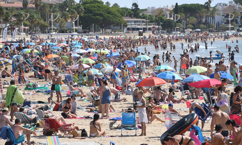 Aspecte de la platja del Regueral, aquest matí