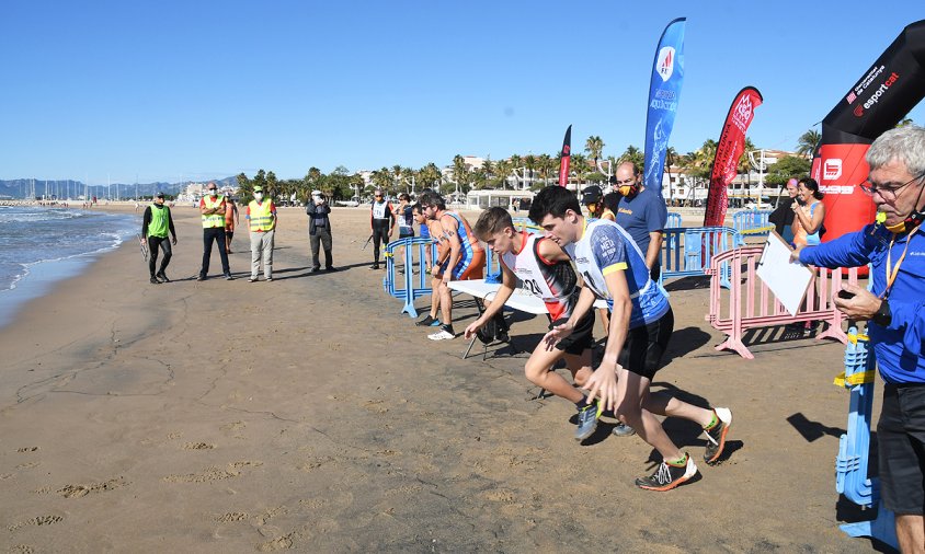 Imatge de la competició de Marxa Aquàtica disputada l'any passat a la platja del Regueral