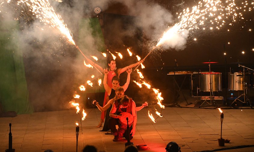 Un moment de la representació de l'espectacle Crea't, ahir, al parc del Pinaret