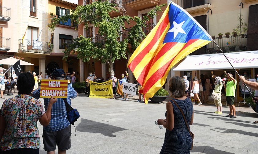 Un moment de la concentració d'ahir de les Àvies i Avis, a la plaça de la Vila