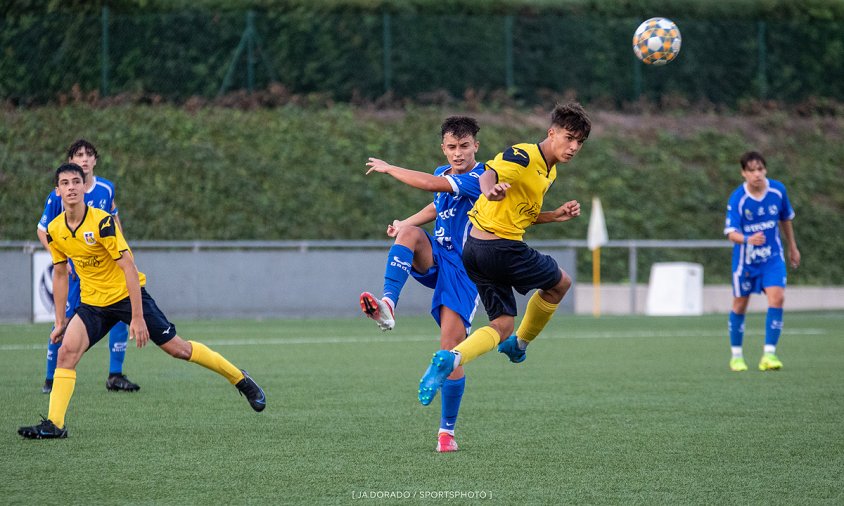 Imatge del partit del cadet A del Cambrils Unió contra el Castelldefels al que va vèncer per 2 a 0