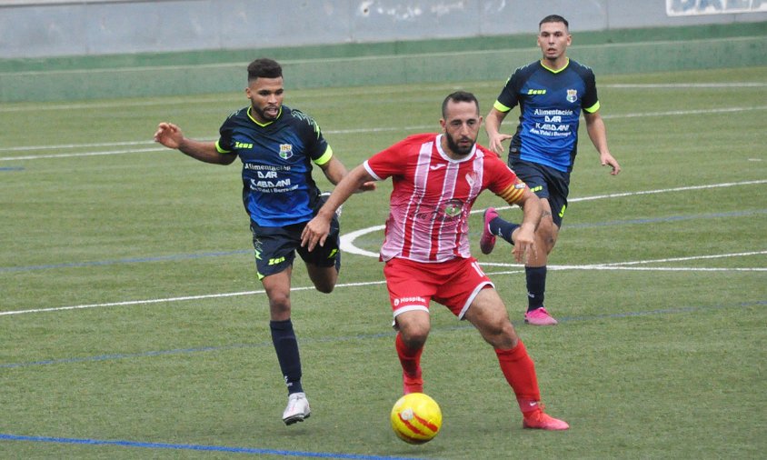 Un moment del partit entre el Marina Cambrils i l'Hospitalet de l'Infant, el passat dissabte a la tarda