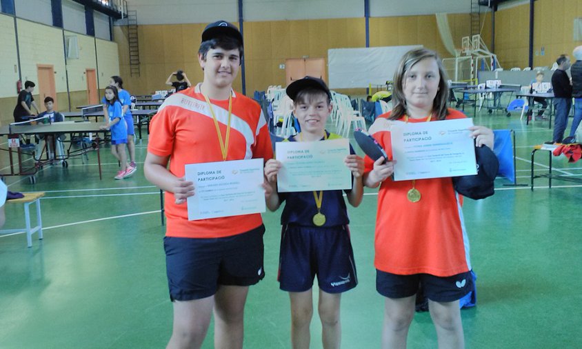 Imatge de tres dels palistes del CTT Cambrils que van competir al campionat provincial escolar