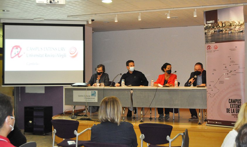 Un moment de l'acte d'inauguració del nou curs, ahir al vespre. D'esquerra a dreta: Montserrat Duch, Oliver Klein, Cori Camps i Gerard Martí