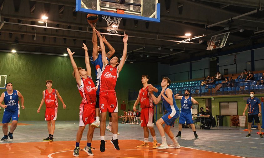 El CB Cambrils es va imposar al Carme Bàsquet en el primer partit de la temporada a casa