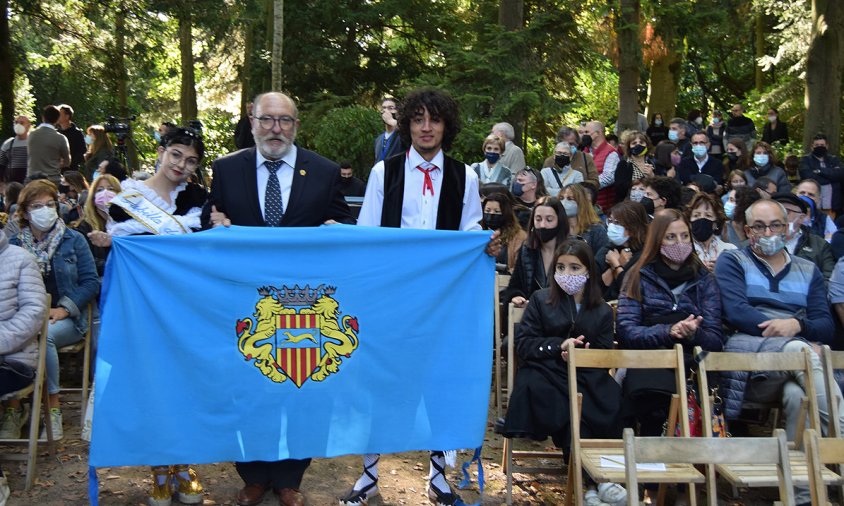 La pubilla de Cambrils Camí Cruz, l’Hereu Diego Rivera i el regidor de l’Ajuntament Joan Maria Artigau, van participar a l'acte d'elecció de la Pubilla i l’Hereu de Catalunya