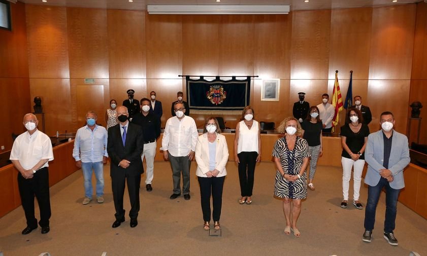 Foto de grup de tots els distingits en la darrera edició de l'acte de distincions que es va haver de celebrar el passat mes de juliol