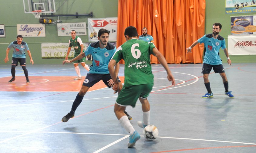 Un moment del partit entre el Mediterrani i el Baró de Maials, disputat el passat diumenge al migdia