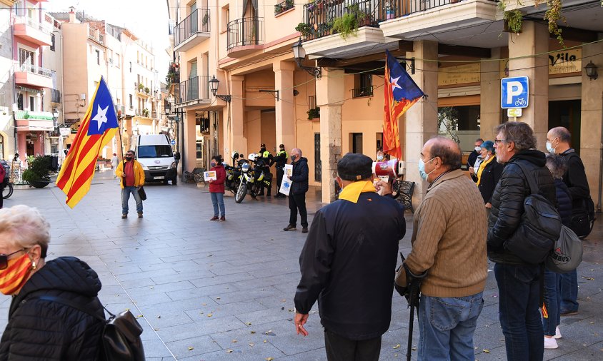 Les Àvies i Avis, ahir, a la plaça de la Vila