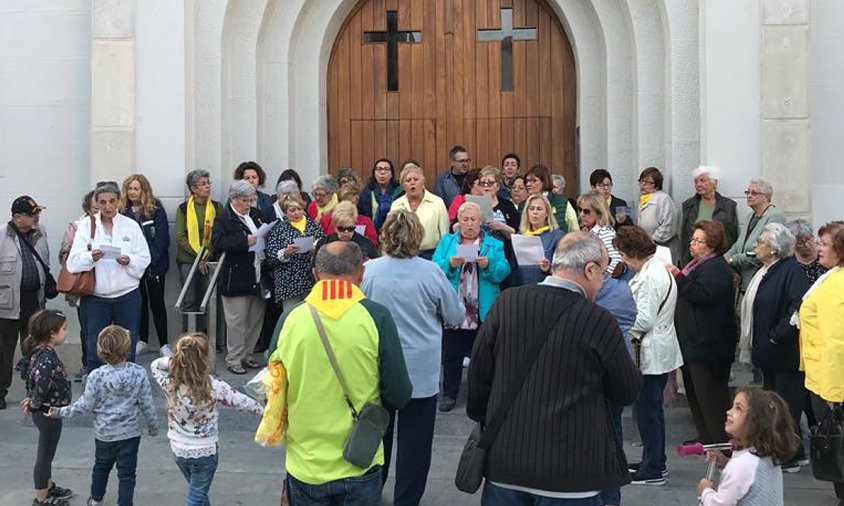 Un moment de l'actuació, ahir, a la plaça de l'església de Sant Pere