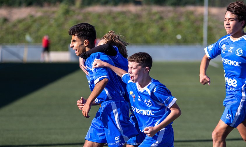 Imatge d'un dels partits dels equips base del Cambrils Unió