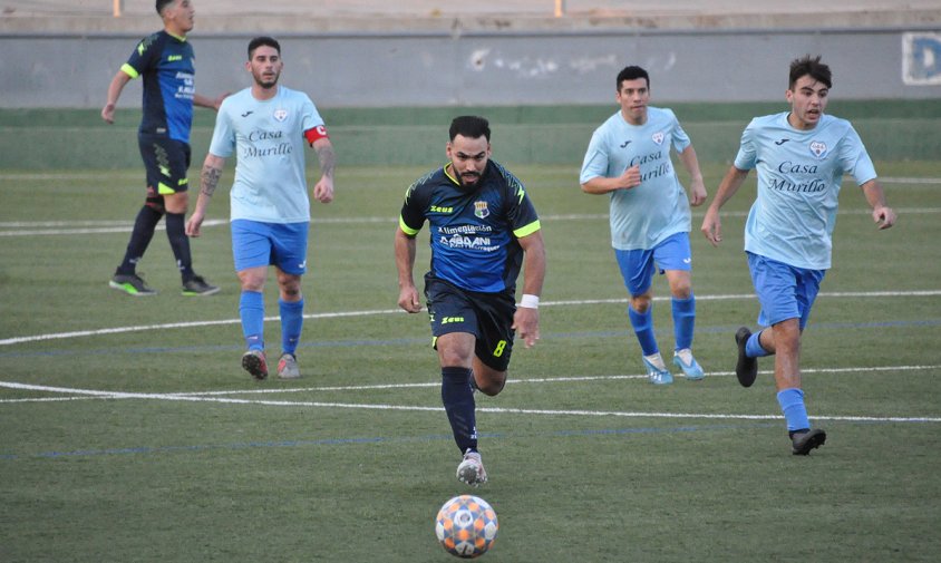 Un moment del partit entre el Marina Cambrils i l'España Canonja, disputat el passat dissabte a la tarda