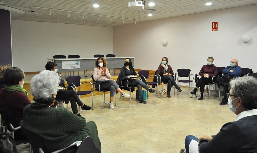 Un moment de la trobada del Club de Lectura Adult de la Biblioteca, ahir a la tarda, al Centre Cultural