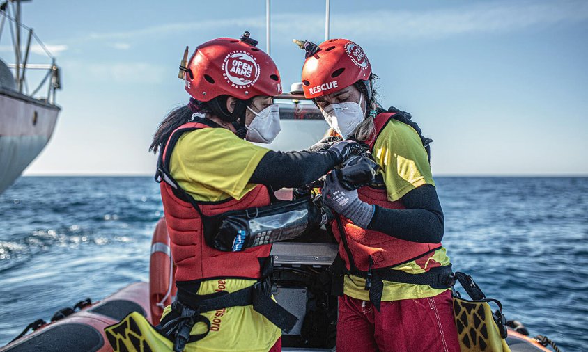 Proactiva Open Arms rescata del mar les persones refugiades que arriben a Europa fugint dels conflictes bèl·lics