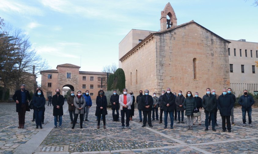 Fotografia de la consellera Teresa Jordà amb els representants del territori