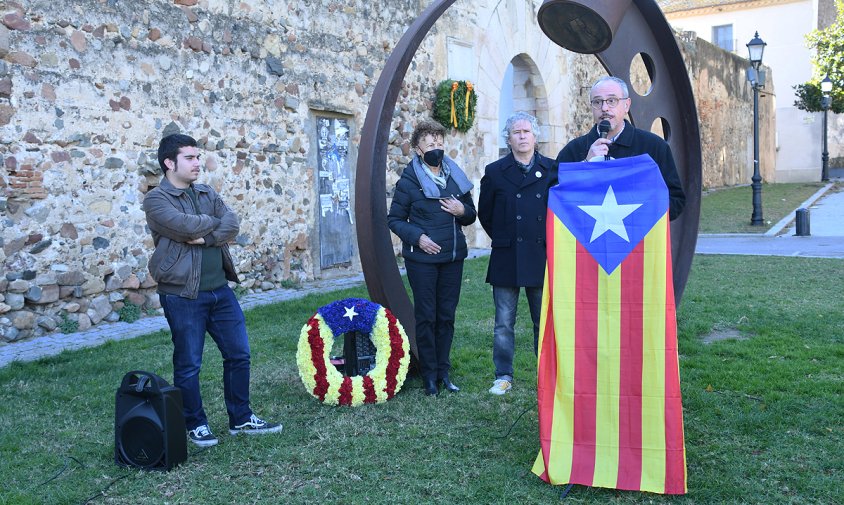 Àngel Vallverdú, en un moment del seu parlament dins l'acte de commemoració del Setge organitzat per l'ANC Cambrils, ahir al matí