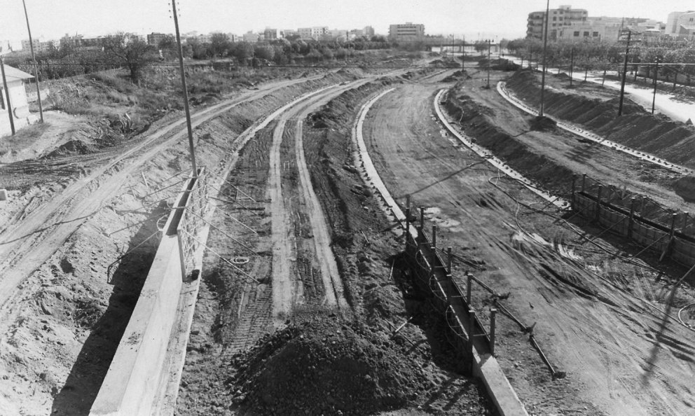 La riera d'Alforja canalitzada sense el pont del carrer de Santa Joaquima de Vedruna / Febrer 1977